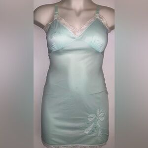 VTG Vintage Executive of decoration embroidered  design full slip SZ 34 nylon